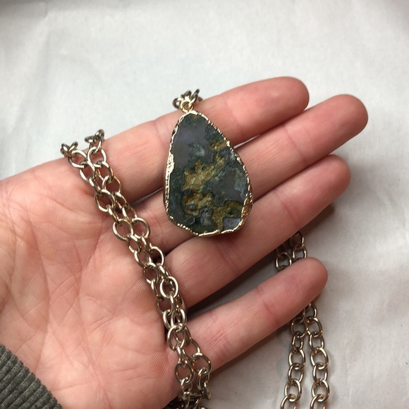 Genuine quartz Geode goldtone necklace - Picture 6 of 6
